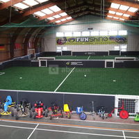 2 terrains de foot en salle