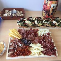 Buffet midi 21 Avril salle de pause