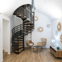 Salon miroirs, escalier