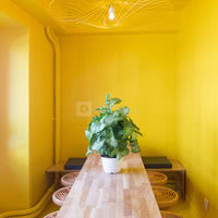 Yellow Room - coin VIP