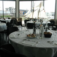 Marina du Château, Brest (29) - vue intérieure - configuration déjeuner assis (Club House)