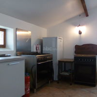 Cuisine avec piano gaz, électrique, 3 réfrigérateurs, évier inox , machine à laver la vaisselle...