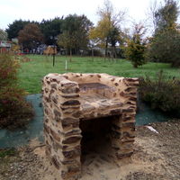 Un des 5 barbecues en oierres