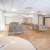 Salon de 100m² au rez-de-chaussée