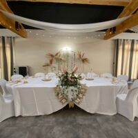 Table des mariés vers salon