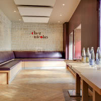 Salle Bar à Vins et coin banquette