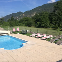 Piscine chauffée à l'avant de la maison