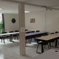 Salle de réunion spacieuse pour vos présentations à Auxerre