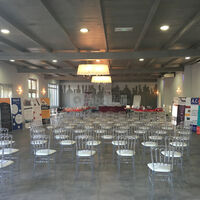 Salle en configuration conférence
