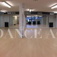 Salle de danse yoga activités physiques et spirituelles