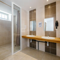 Salle de bains PMR