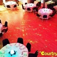 Salle de Fête au "Courtry Club 77"