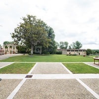 Terrasse de l'Orangerie et prairie