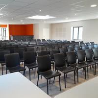 Disposition pour une conférence