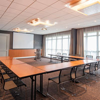 Salle de réunion en U de 5 à 60 personnes