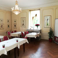 Les Salons de l'Enclos de l'Évêché Salle de réunion en classe