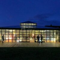 La salle de réception et son éclairage de nuit