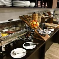Buffet petit déjeuner du Brit Hotel Martigues