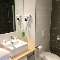 Salle de bain du Brit Hotel Martigues