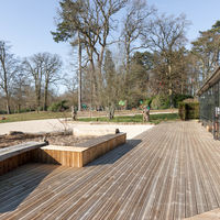 Terrasse de L'Orangerie du Château de Thoiry