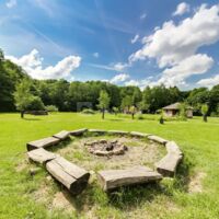 Espace feu de camp et grands espaces pour vos chapiteaux et barnums