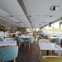 Salle principale de l'Aqua Restaurant