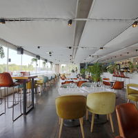 Salle principale de l'Aqua Restaurant