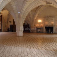 Cellier des moines vide pour 180 invités.