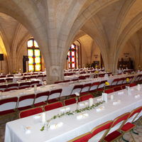 Cellier, jusqu'à 200 invités.