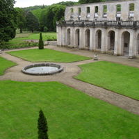 Côté jardin, le cloître.