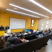 Salle de conférence 48 sièges fixes et 12 amovibles