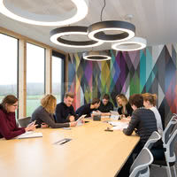 Salle de réunion 28 m² pour 15 personnes, visioconférence