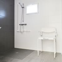 Douche et WC PMR