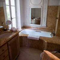 Le Château de Nans - Salle de bain de la Suite Nuptiale