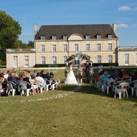 Cérémonie face au château