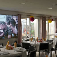 Salle de réception avec projecteur