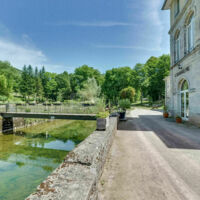 Le "Cusancin" devant la salle cocktail