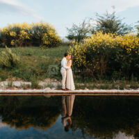 Piscine et mariées reflet