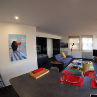 LA SUITE