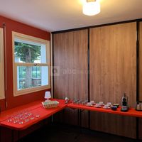 Nouveau, le petit bureau à multi-usages : salles à manger privée, buffet, salle de sous-commission
