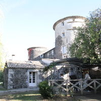 Vue du Château face Nord avec gîte.