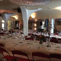Installation diner assis en banquet