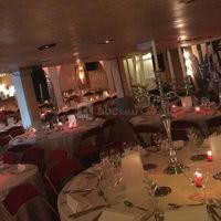 Installation salle 1 en diner assis tables rondes