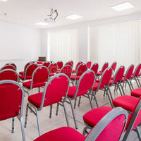 Salle Charlemagne format conférence avec écran