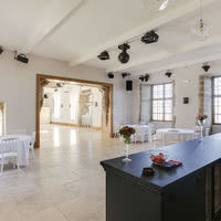 Salle de réception et bar