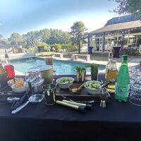 Atelier mojito pour une soirée cocktail d'entreprise au bord de la piscine, à 15 minutes de Rennes en voiture