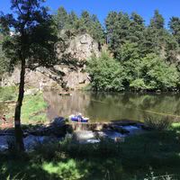 Rivière autour du camping.