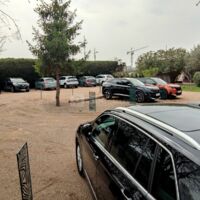 Parking des invités aux Coquilloux réception privée