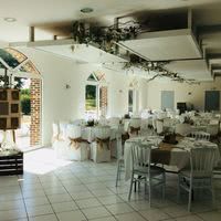 Salle réception décorée pour un mariage