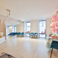 Salle avec décoration anniversaire enfant